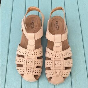 Earth Origins Etbirdy Fisherman Tan Sandals Round Toe Size 11 Medium. Almost NEW
